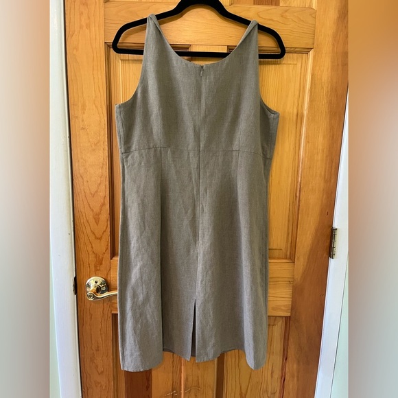Tommy Bahama Linen Blend Dress Size 12 Beige / Gray Silk Lining V-Neck Back Zip - Picture 3 of 9